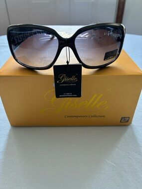 Giselle Women's Black Frame Sunglasses with Gray Gradient Lenses - UV400